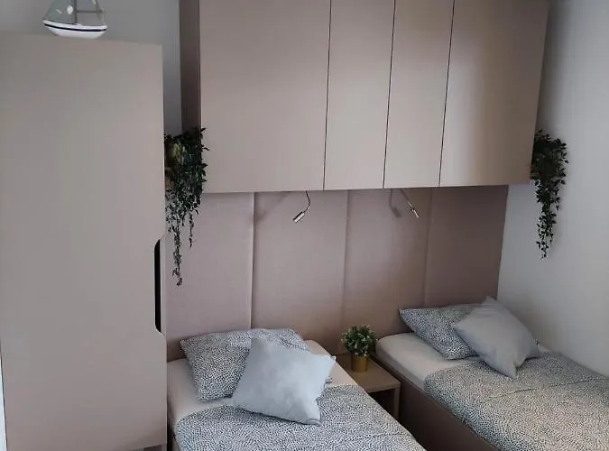 Mobile Blue Wave Camping *