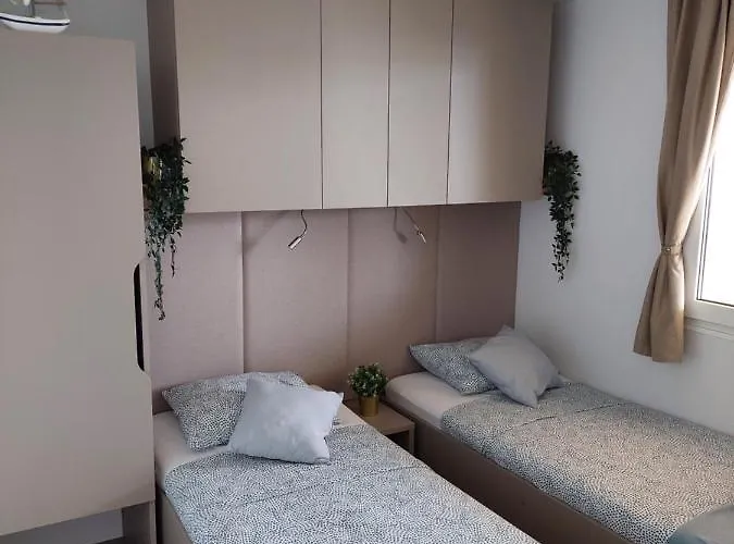 Mobile Blue Wave Camping *